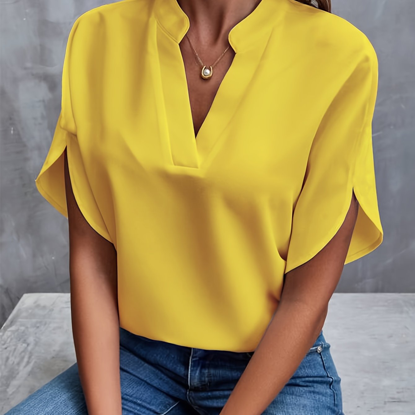 MIEKE | Blouse unie à col en V